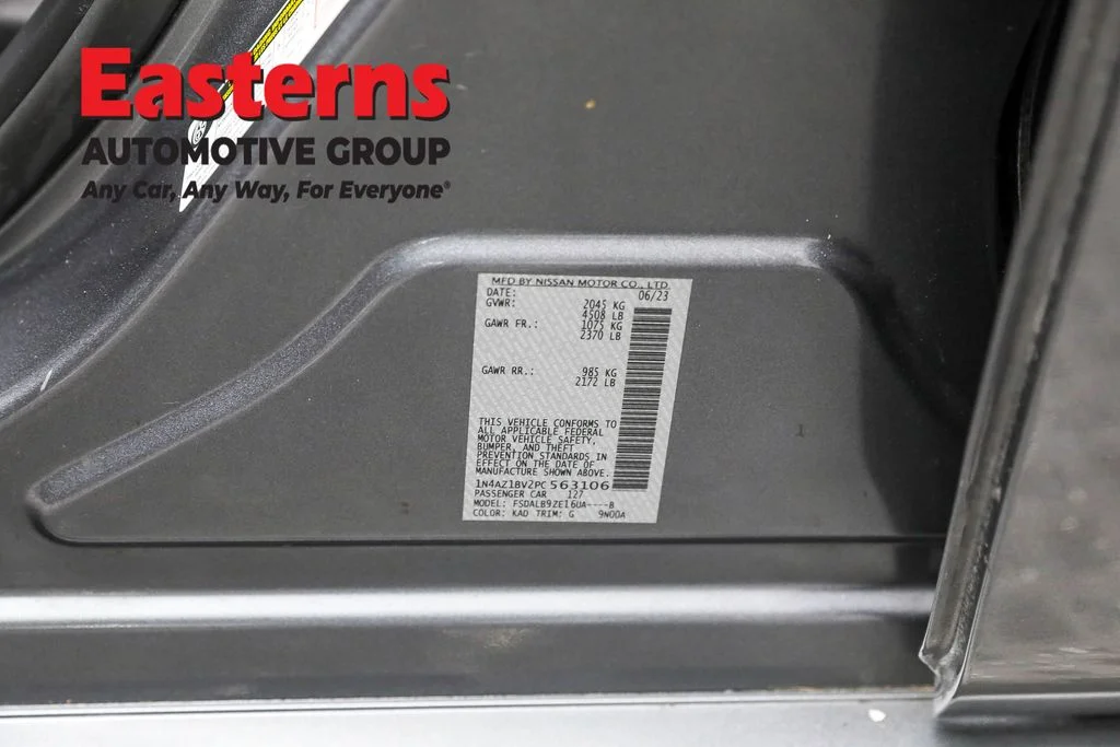 Used 2023 Gray Nissan S image 34