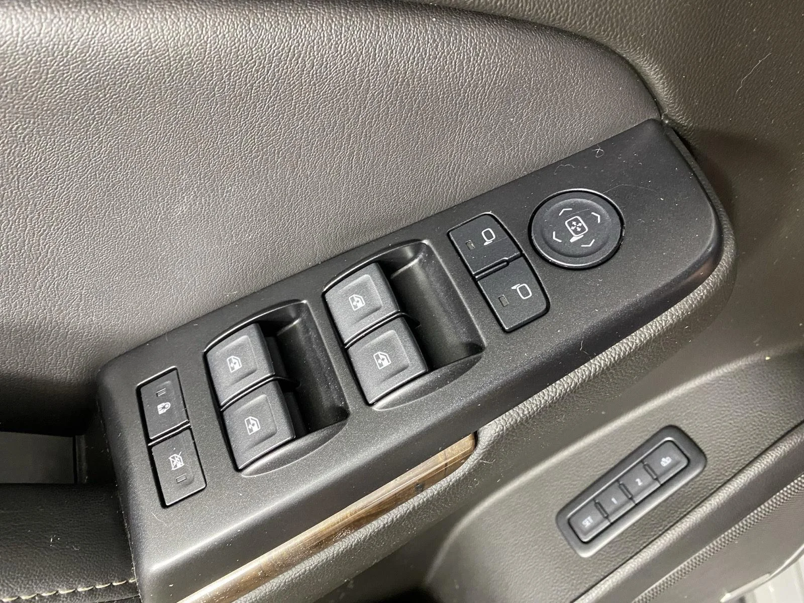 Used 2020 Silver Ice Metallic Chevrolet LT image 22