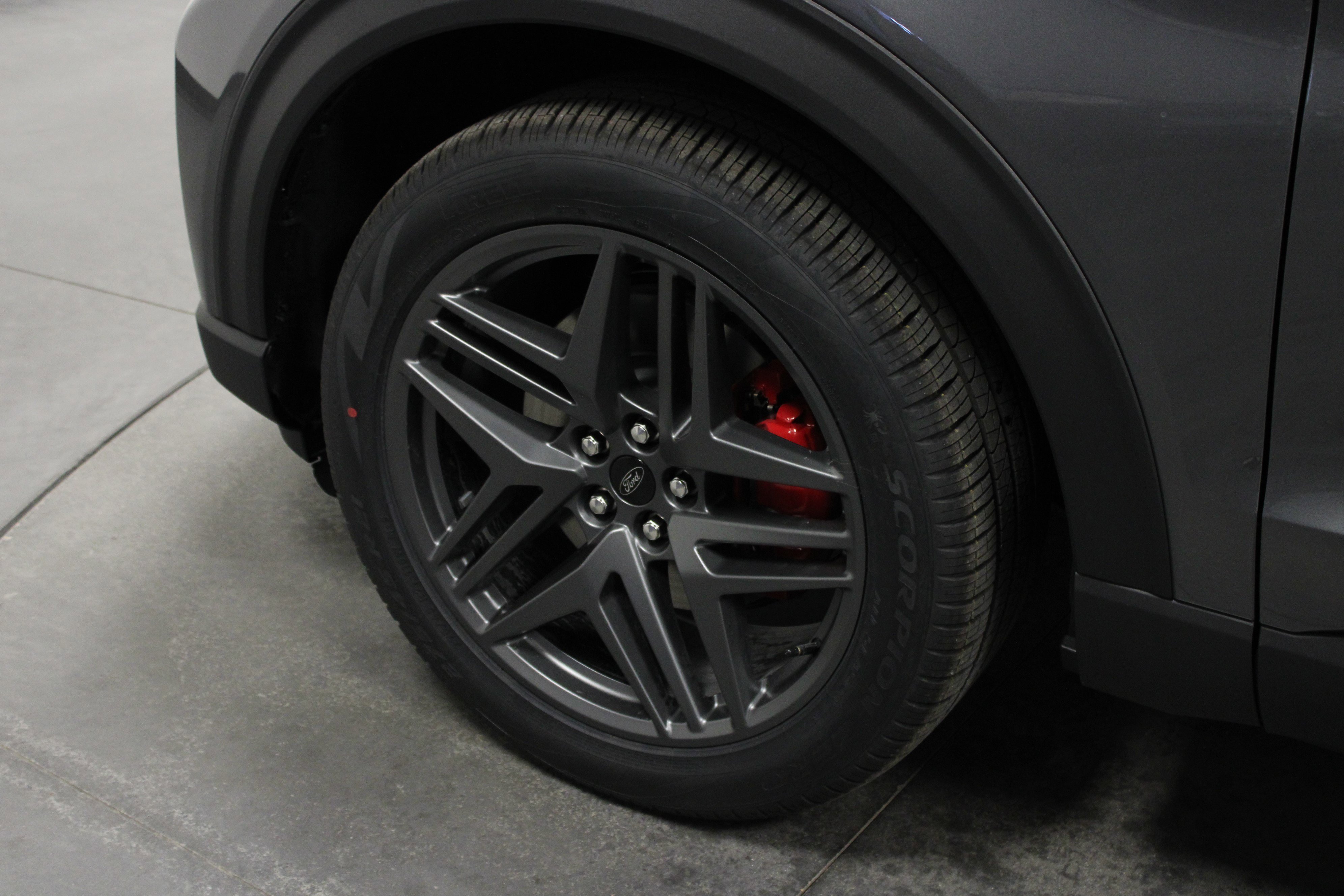 New 2026 Carbonized Gray Metallic Ford ST-Line image 10