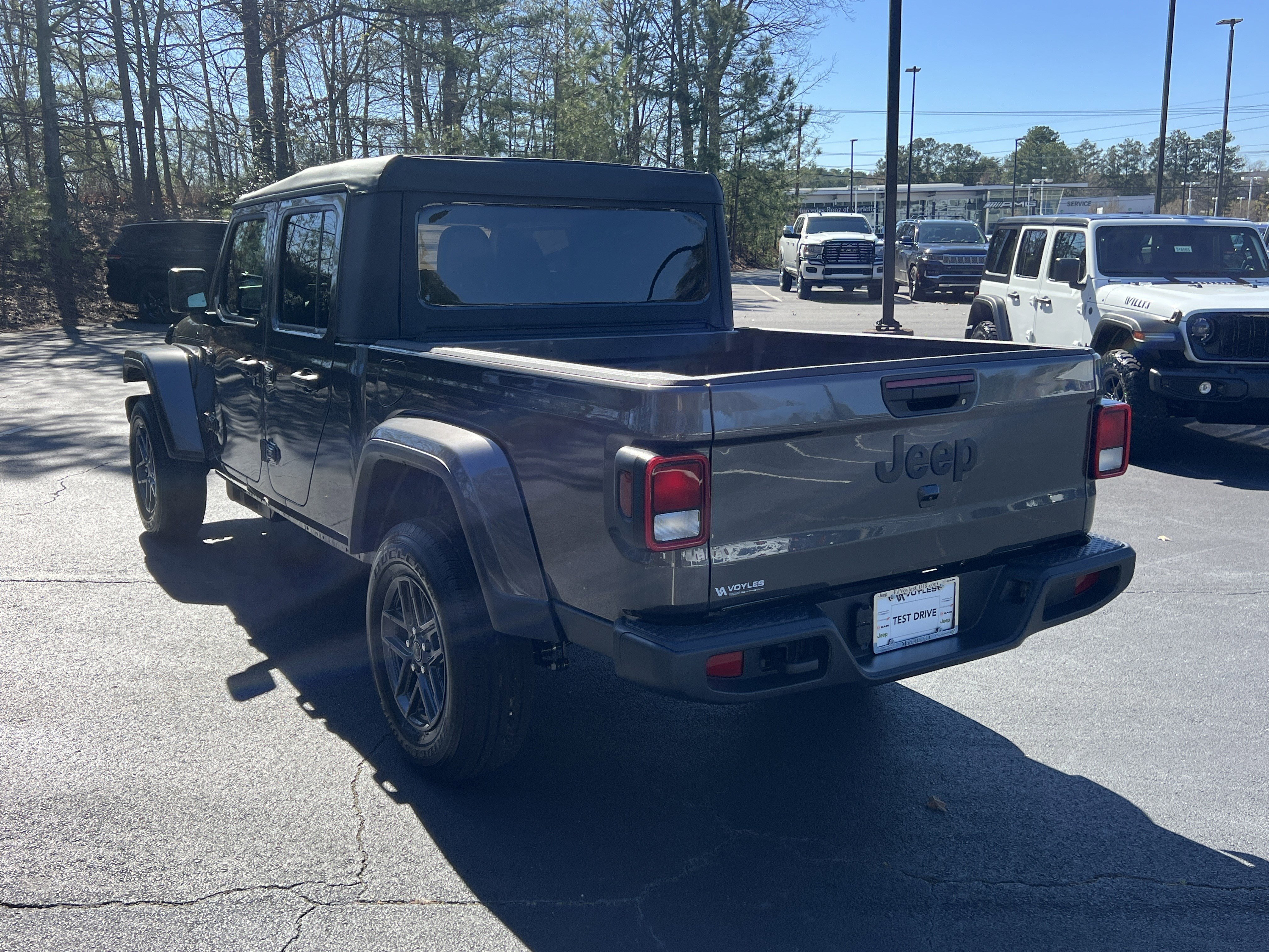 New 2026 Granite Crystal Metallic Clearcoat Jeep Sport S image 6