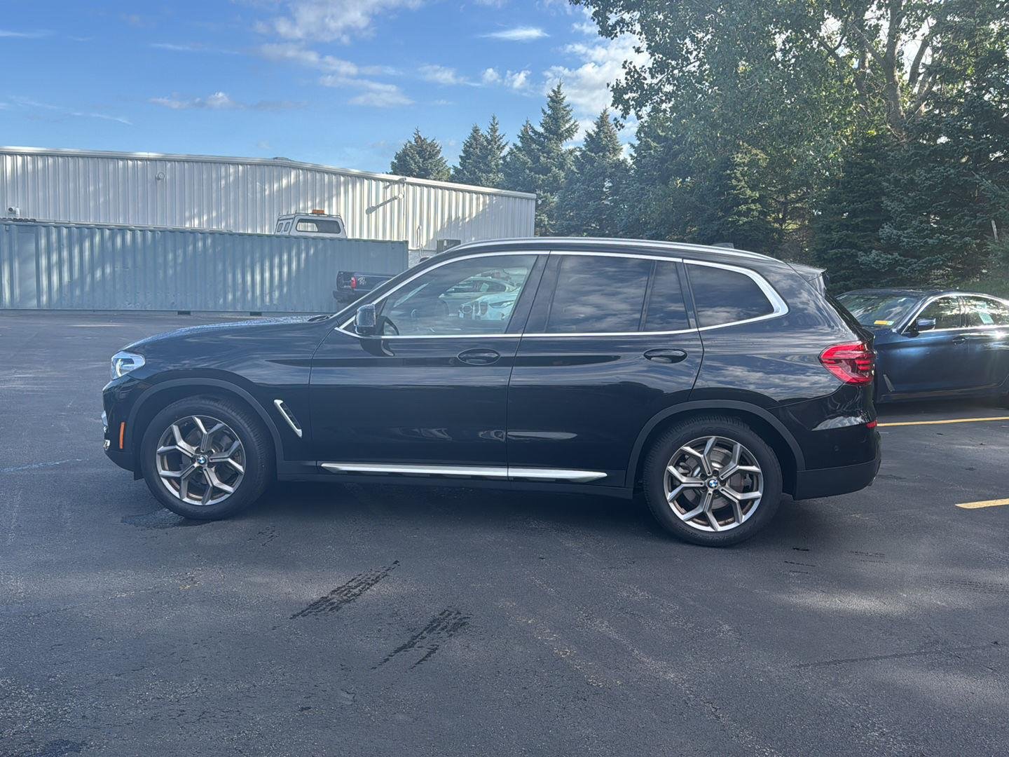 Used 2021 Black Sapphire Metallic BMW xDrive30i image 6
