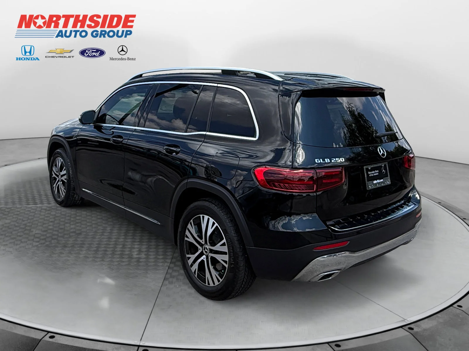 Used 2026 Black Mercedes-Benz GLB 250 image 5