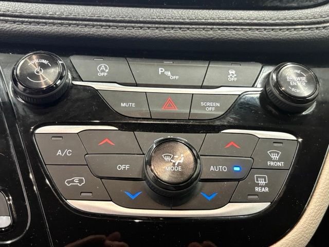 Used 2018 White Chrysler Limited image 32