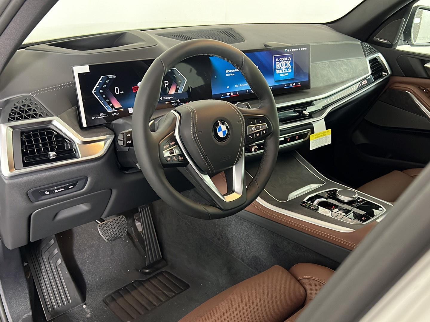 New 2026 Mineral White Metallic BMW xDrive40i image 20