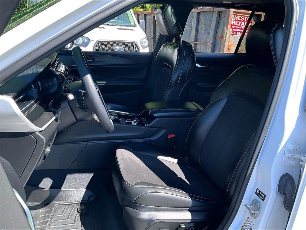 Used 2023 Bright White Clearcoat Jeep Altitude X image 10