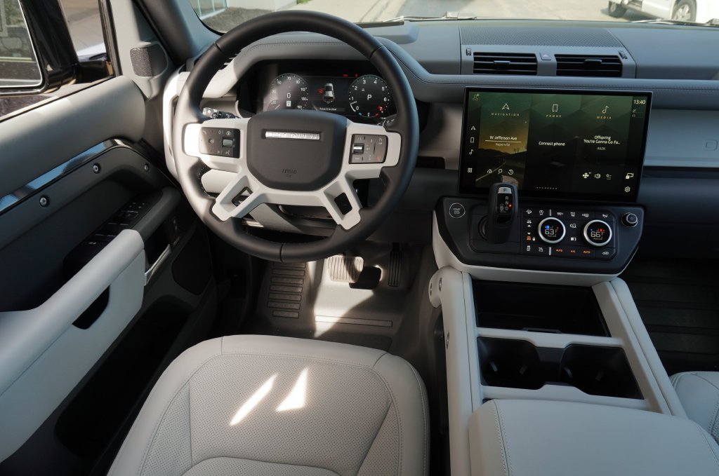 New 2026 Carpathian Grey Land Rover X-Dynamic SE image 15