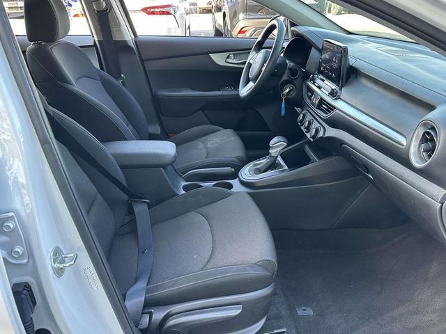 Used 2023 White Kia LXS image 13