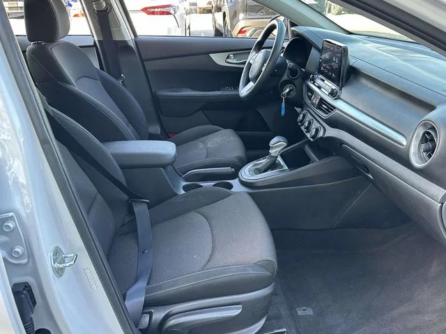 Used 2023 White Kia LXS image 13