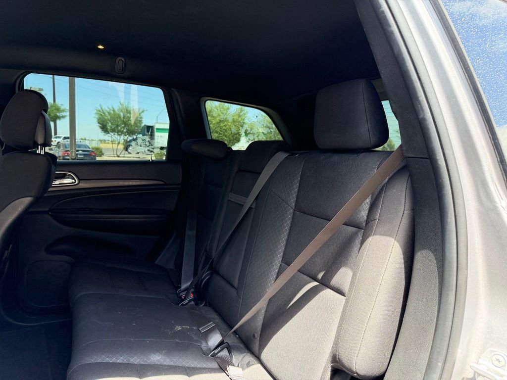 Used 2019 Silver Jeep Laredo E image 12