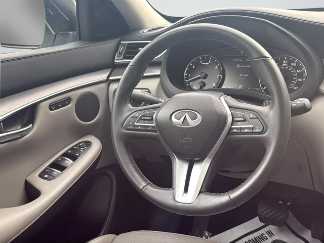 Used 2023 White INFINITI LUXE image 37