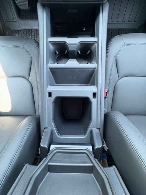 New 2026 Woolstone Green Land Rover X-Dynamic SE image 32