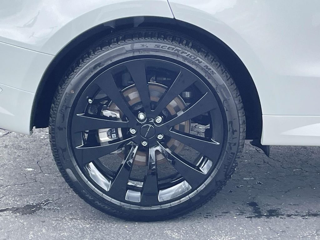 New 2026 Fuji White Land Rover Dynamic SE image 6