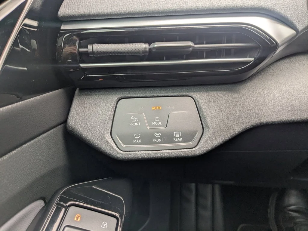 Used 2021  Volkswagen Pro S image 18