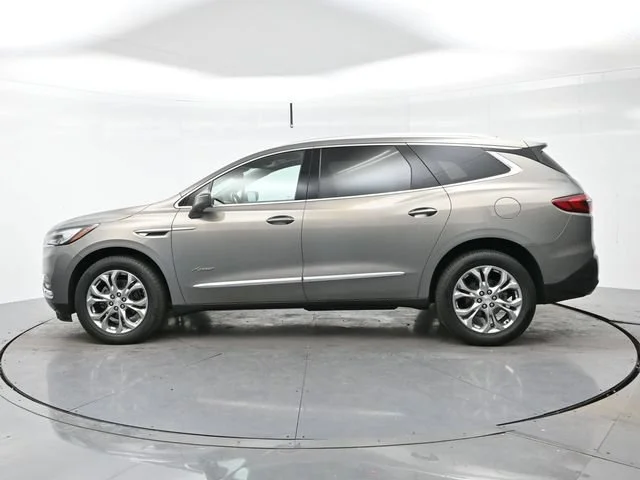Used 2018 Includes Spectra Gray lower exterior accent color. Buick Avenir image 4