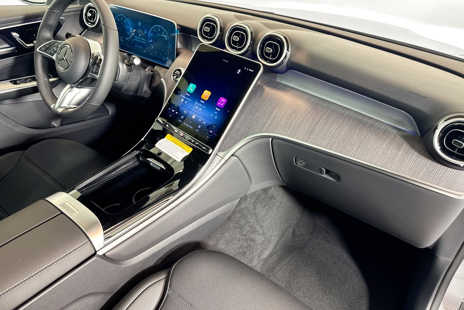 New 2026 Cirrus Silver Metallic Mercedes-Benz GLC 300 image 27