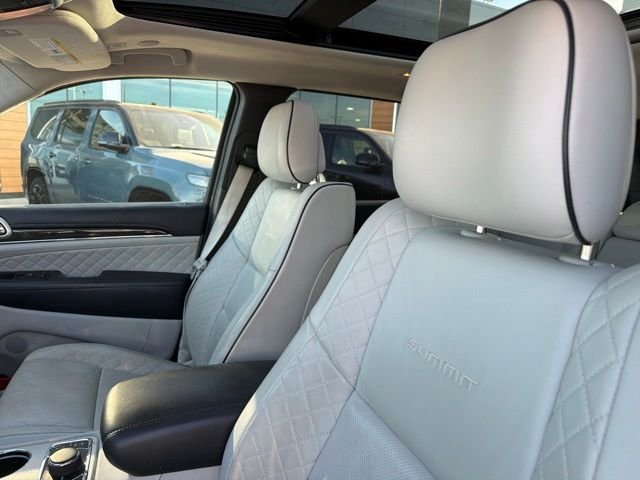 Used 2018 White Jeep Summit image 6
