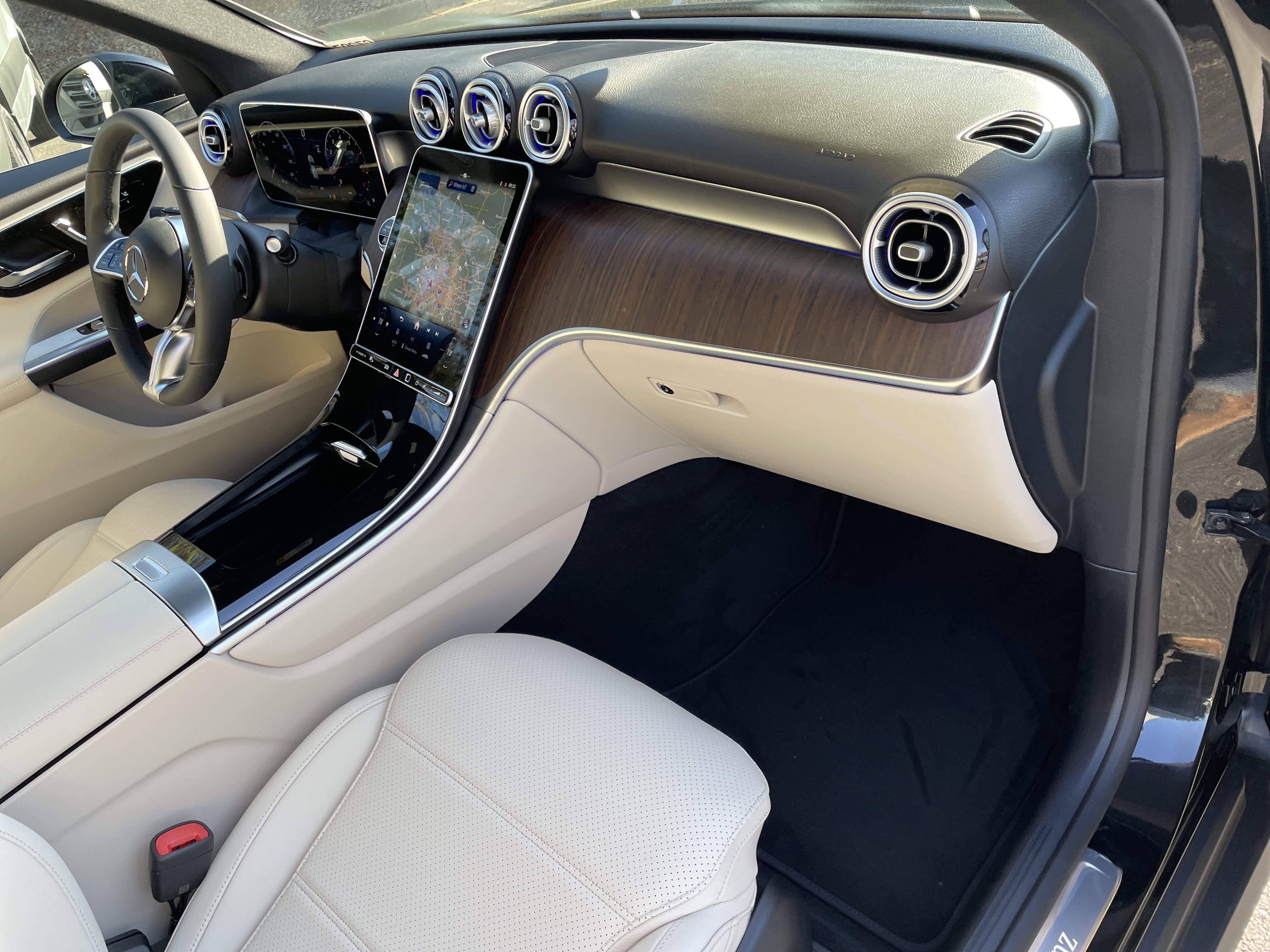 New 2026 Obsidian Black Metallic Mercedes-Benz GLC 300 4MATIC® SUV image 42