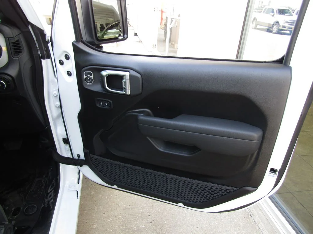 New 2026 Bright White Clearcoat Jeep Sport RHD image 19