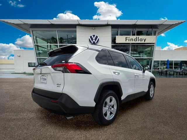 Used 2021 White Toyota XLE image 5