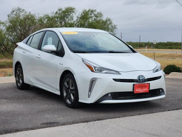 Used 2022 White . Toyota Limited image 3
