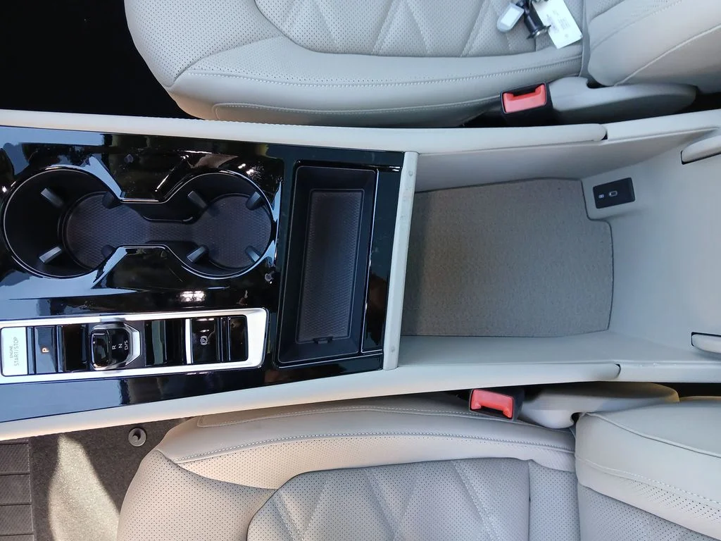 New 2026 Black Volkswagen 2.0T SE w/Technology image 25
