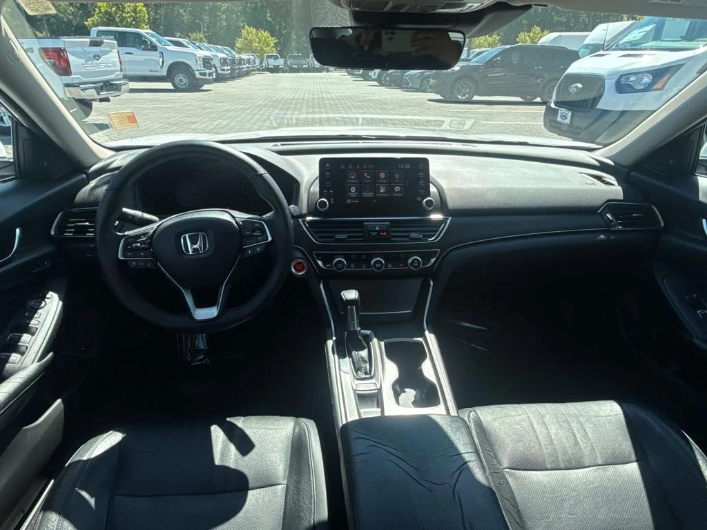 Used 2018 White Honda EX-L image 20