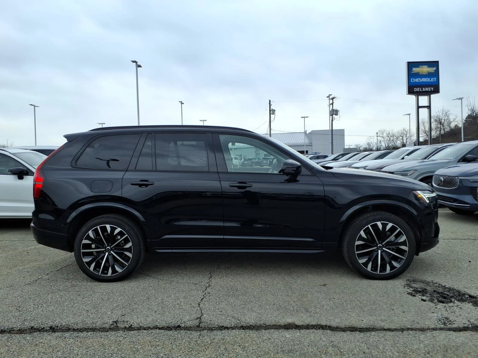 New 2026 Onyx Black Metallic Volvo Ultra Dark Theme image 2