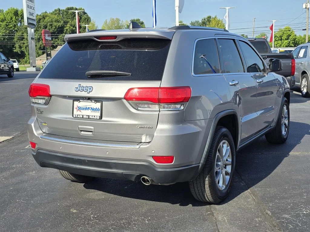 Used 2015 Silver Jeep Limited image 7