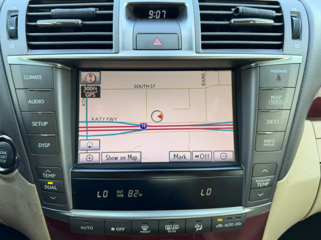 Used 2011 Starfire Pearl Lexus Base image 17