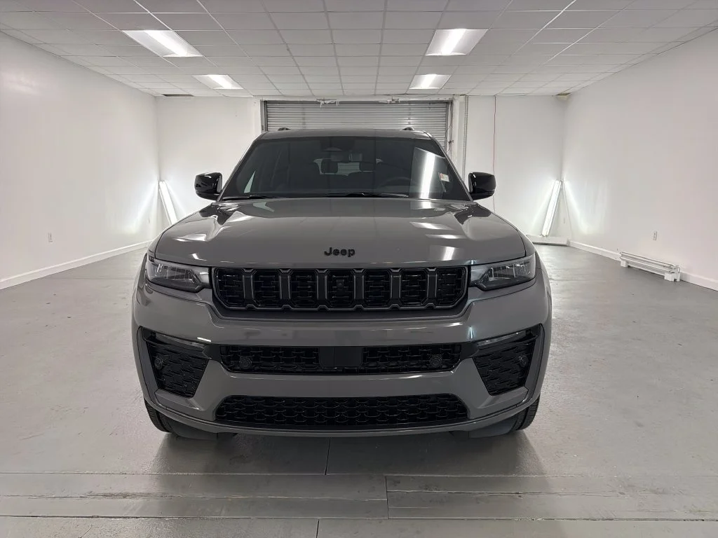 New 2027 Gray Jeep Limited image 2
