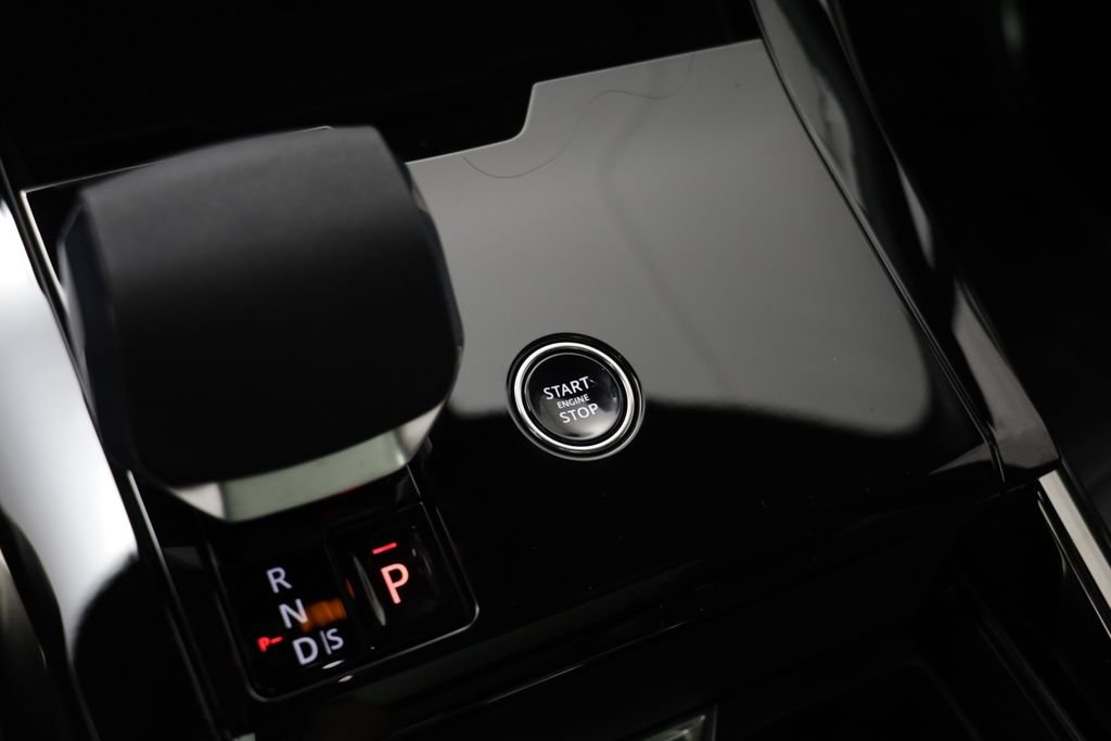 New 2026 Carpathian Grey LAND ROVER SE image 13