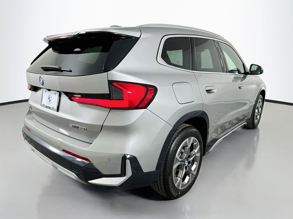 New 2027 Space Silver Metallic BMW xDrive28i image 5
