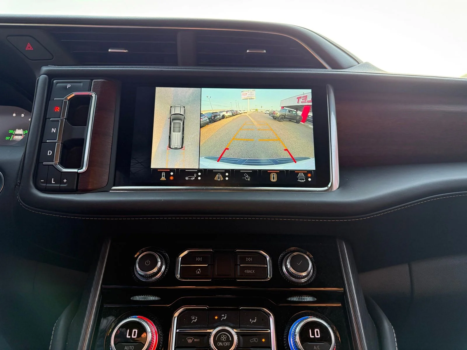Used 2023 White GMC Denali Ultimate image 7