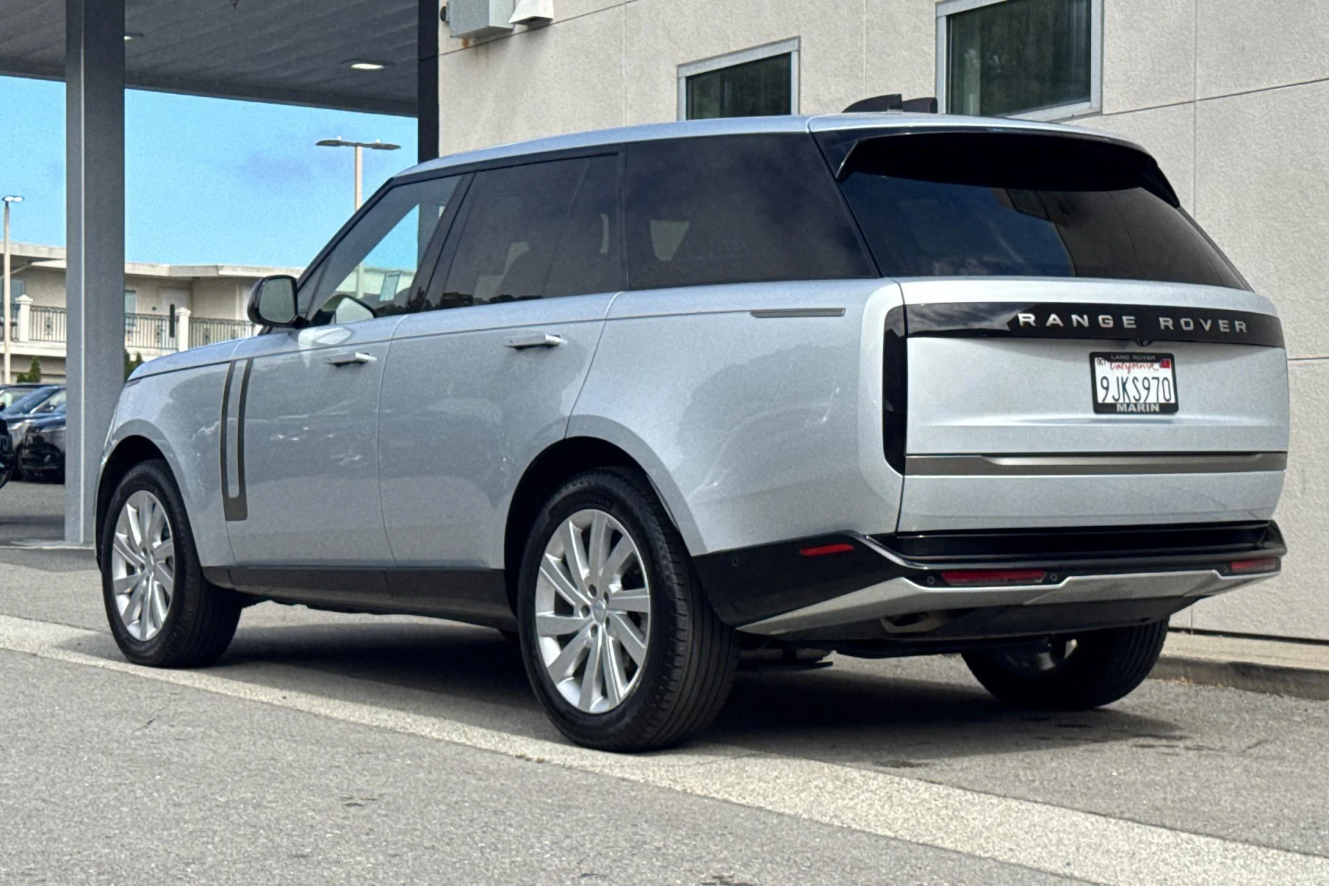 Used 2024 Silver Land Rover SE image 6