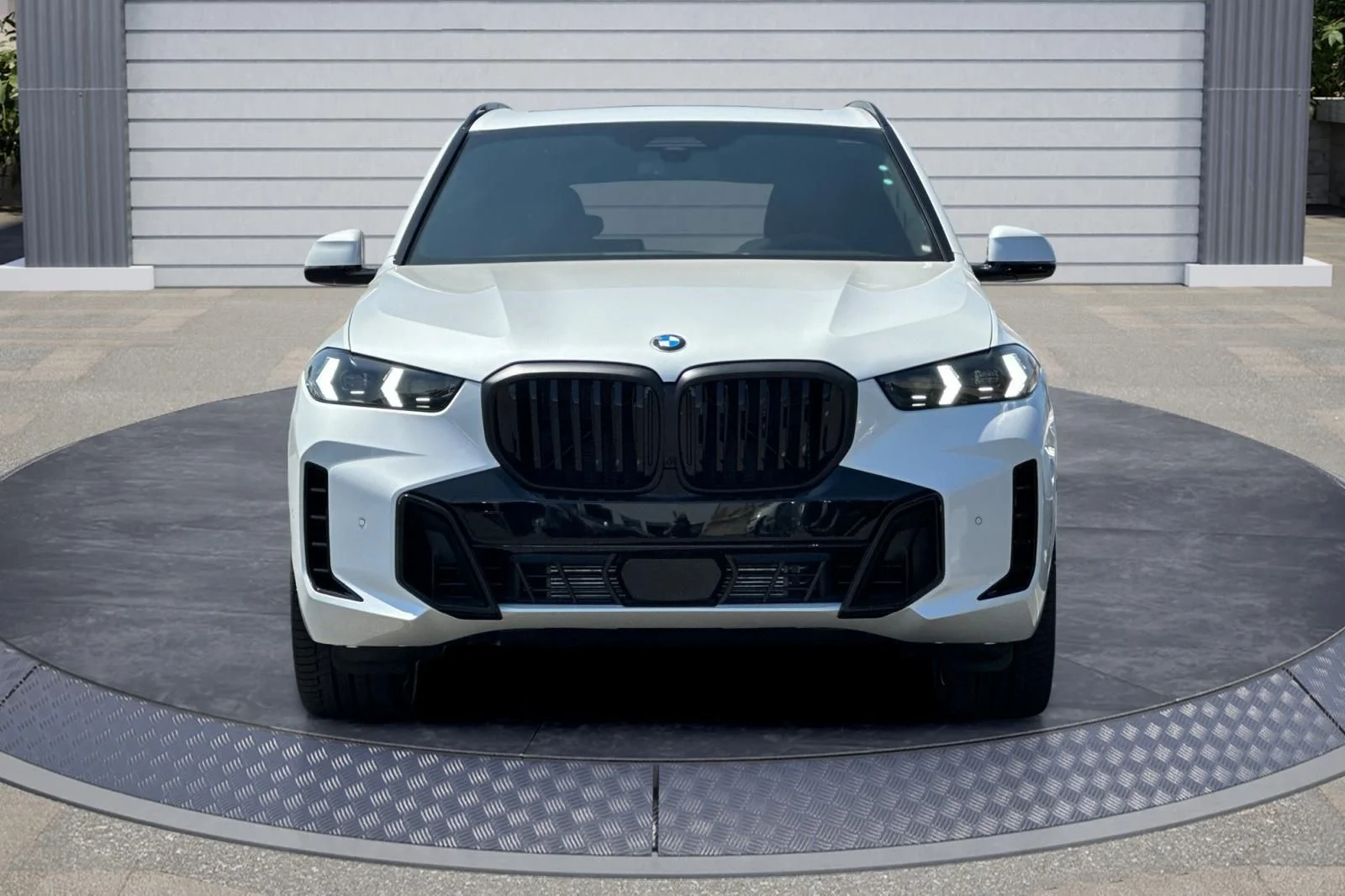 New 2026 Mineral White Metallic BMW xDrive40i image 2