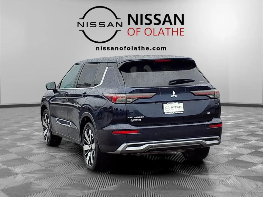 Used 2025 Black Mitsubishi  image 5