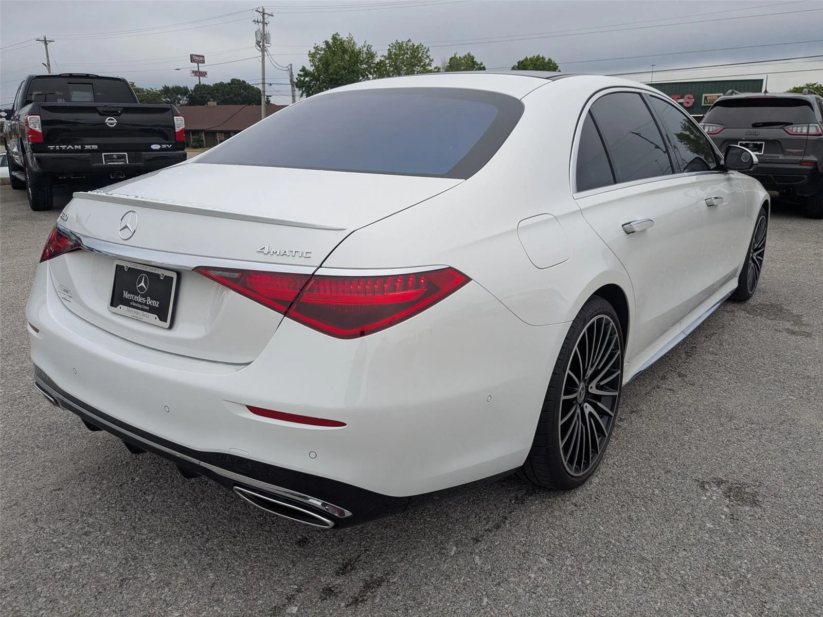 Used 2024 MANUFAKTUR Moonlight White Metallic Mercedes-Benz S 580 image 5