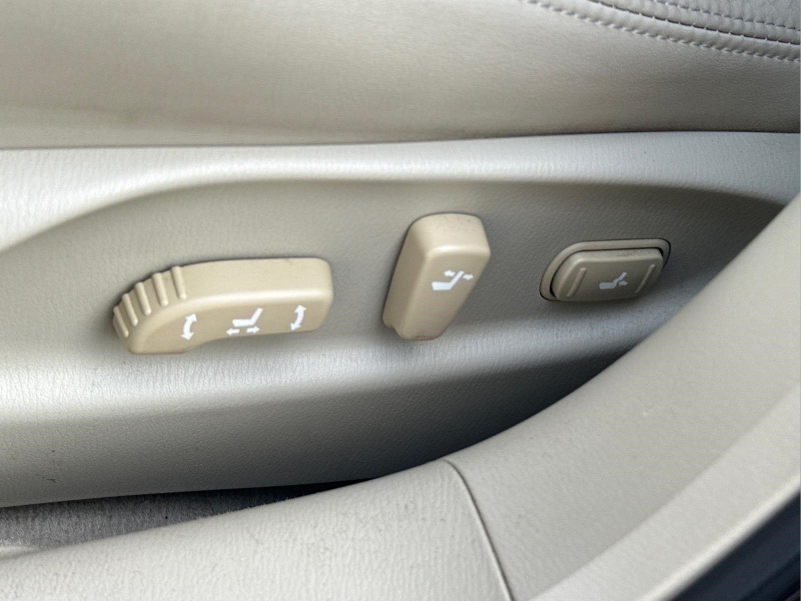 2011 INFINITI M 37 - Photo 17