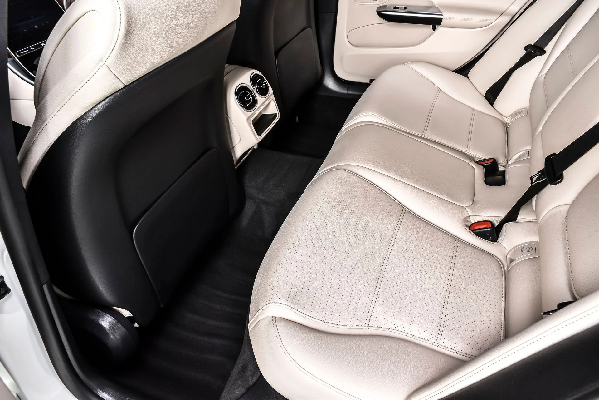 Used 2023 Polar White Mercedes-Benz C 300 image 19