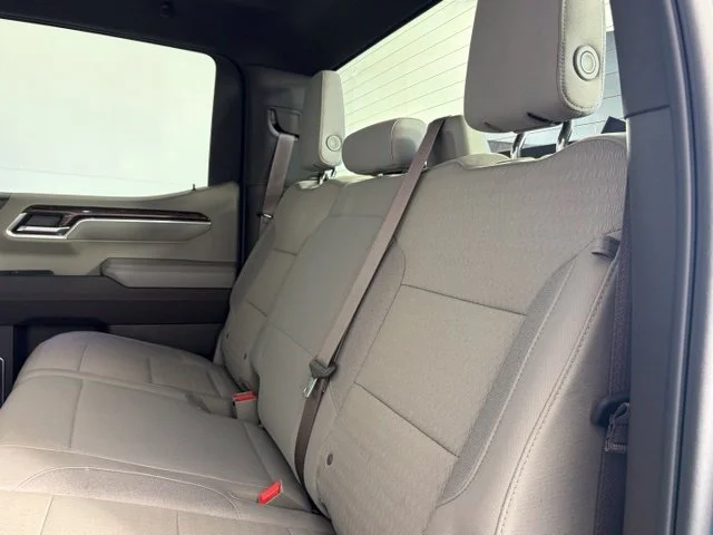 Used 2024  GMC SLE image 17