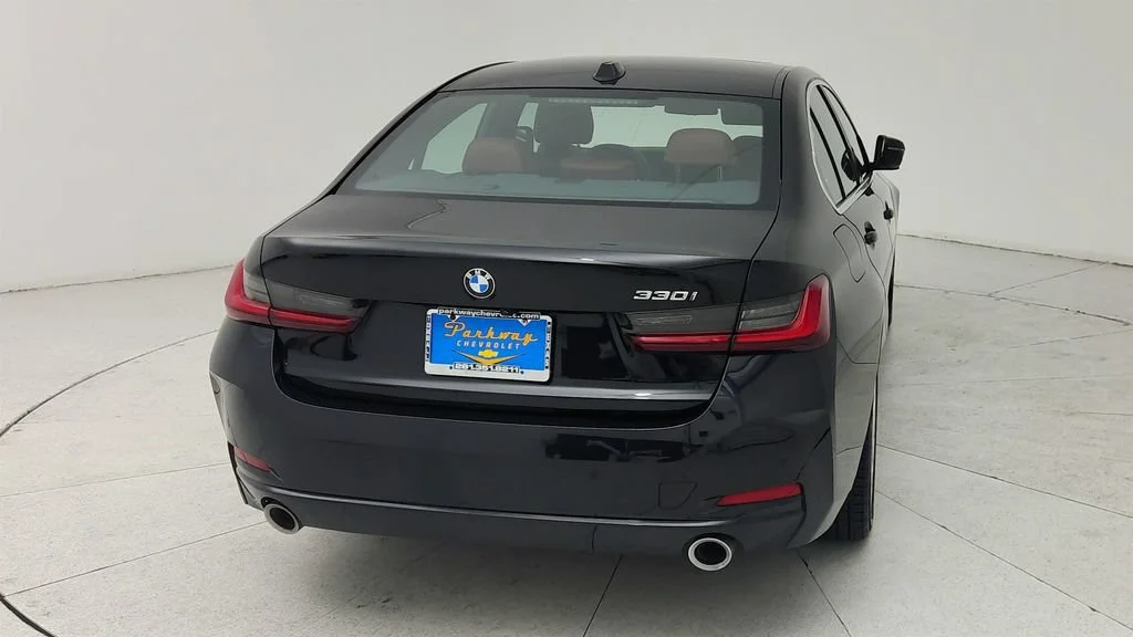 2025 BMW 3 Series 330i - Photo 6