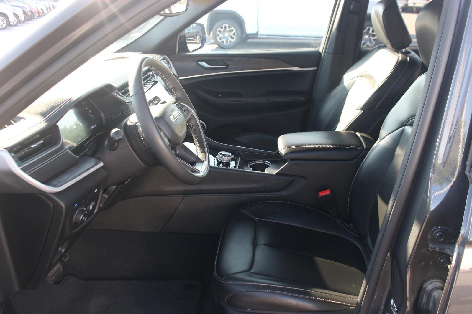 Used 2024 Grey Jeep 4x4 image 16