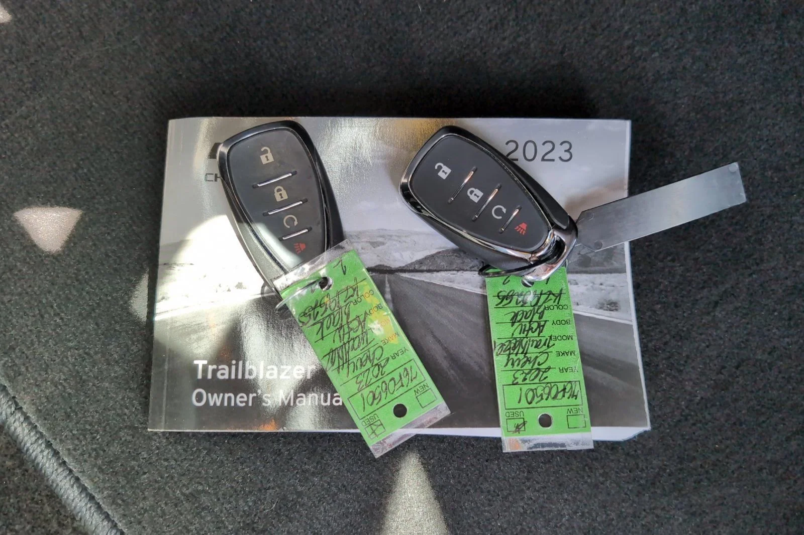 Used 2023 Mosaic Black Metallic Chevrolet ACTIV image 9