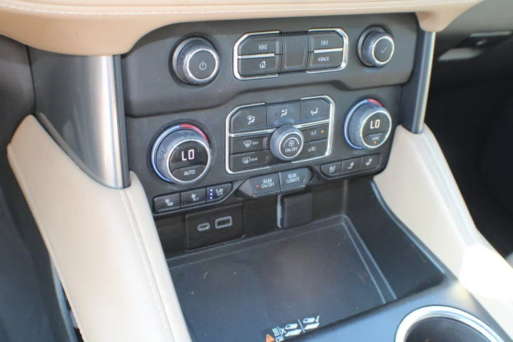 Used 2023 IRIDESCENT PEARL TRICOAT Chevrolet Premier image 13