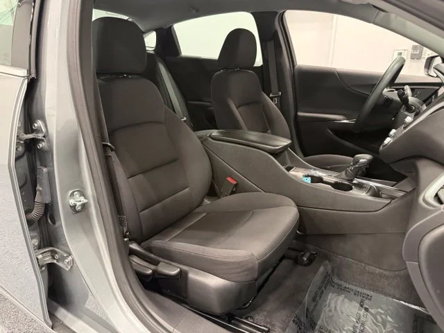 Used 2025 Gray Chevrolet LT image 33