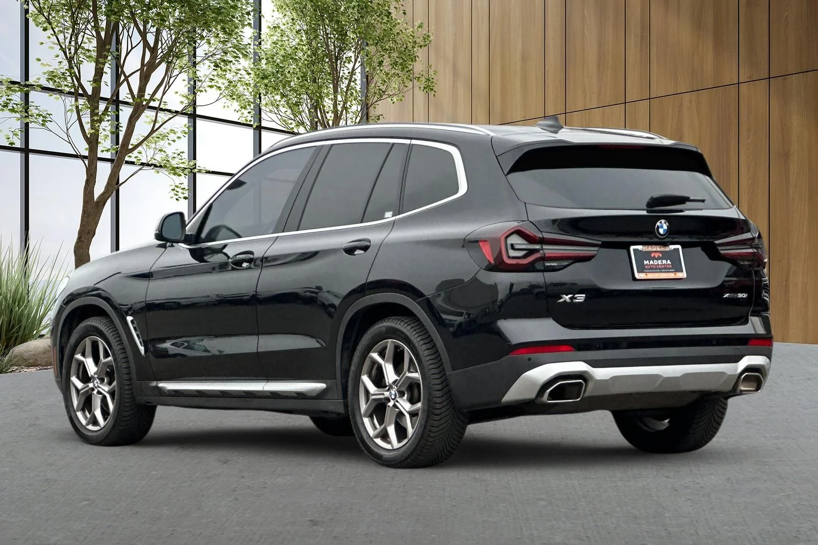 Used 2022 Black BMW xDrive30i image 6