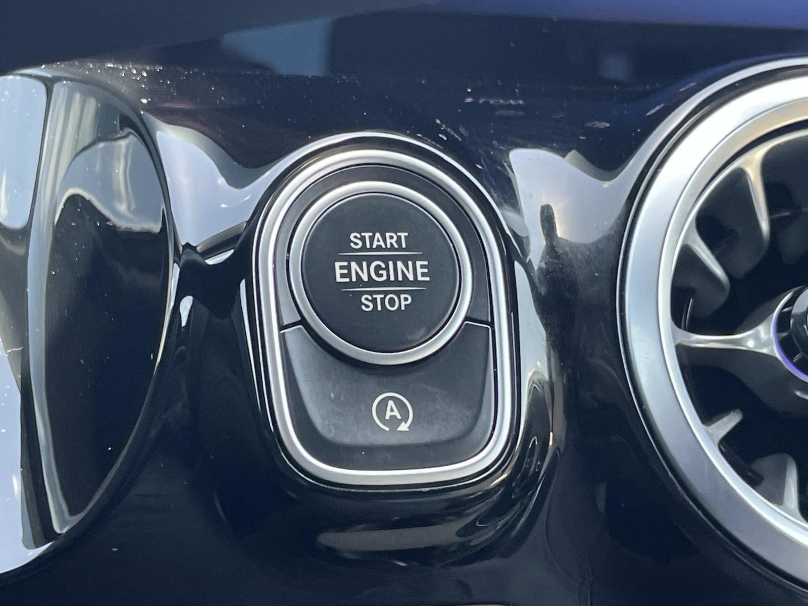Certified Used 2025 Polar White Mercedes-Benz GLA 250 image 32