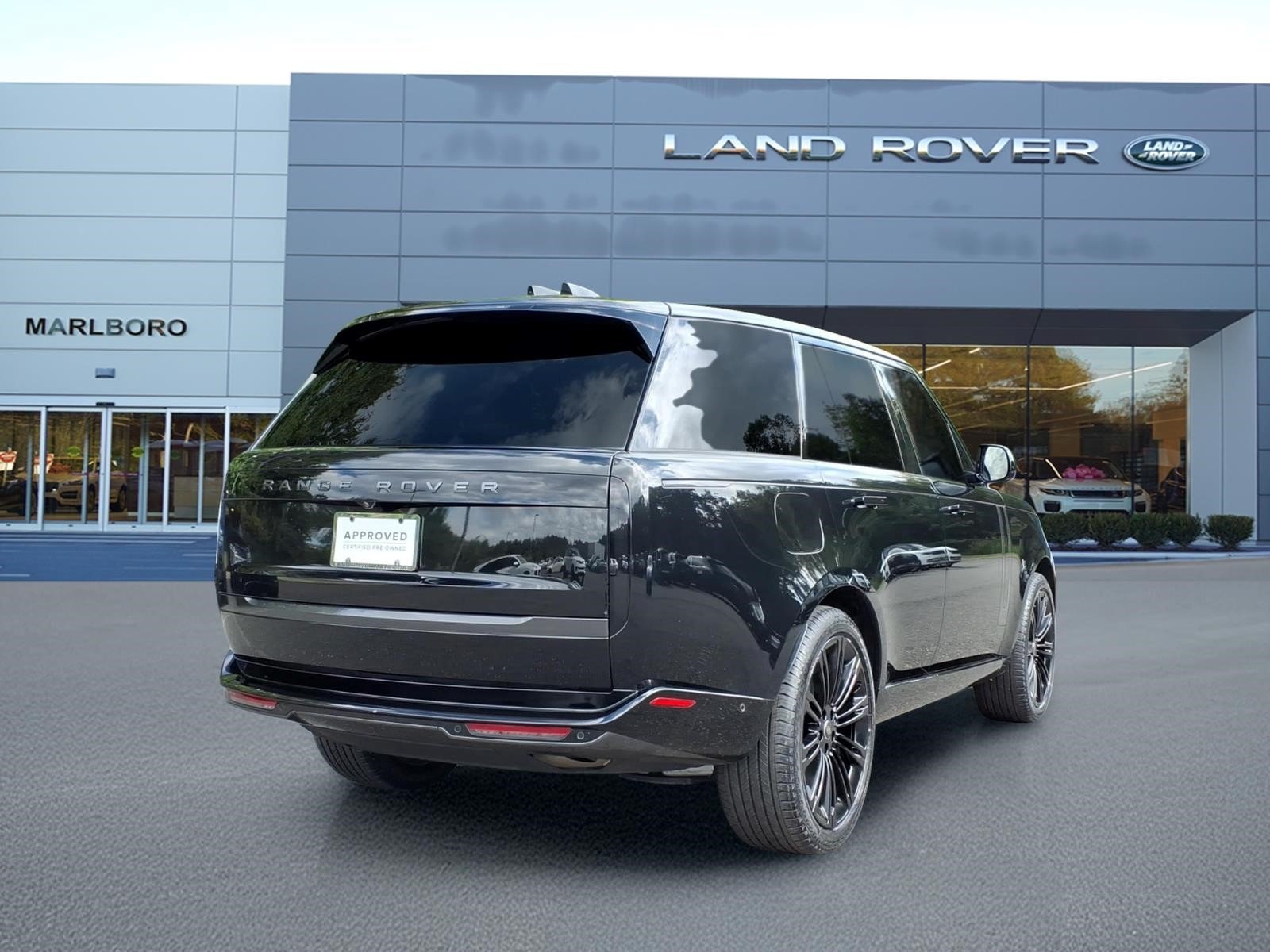 Certified Used 2025 Santorini Black Metallic 1ag Land Rover SE image 2