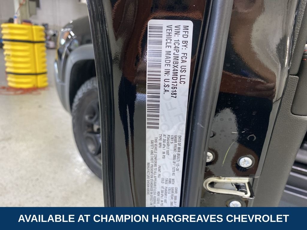 Used 2021 Diamond Black Jeep Trailhawk image 42