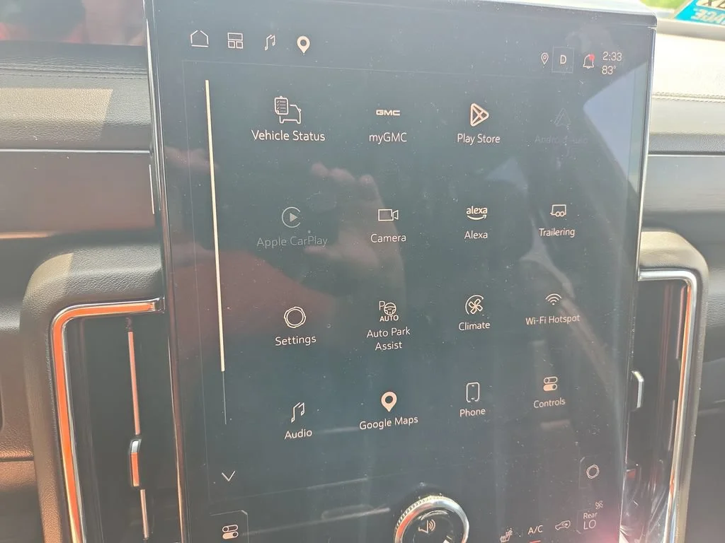 2025 GMC Yukon Denali - Photo 18